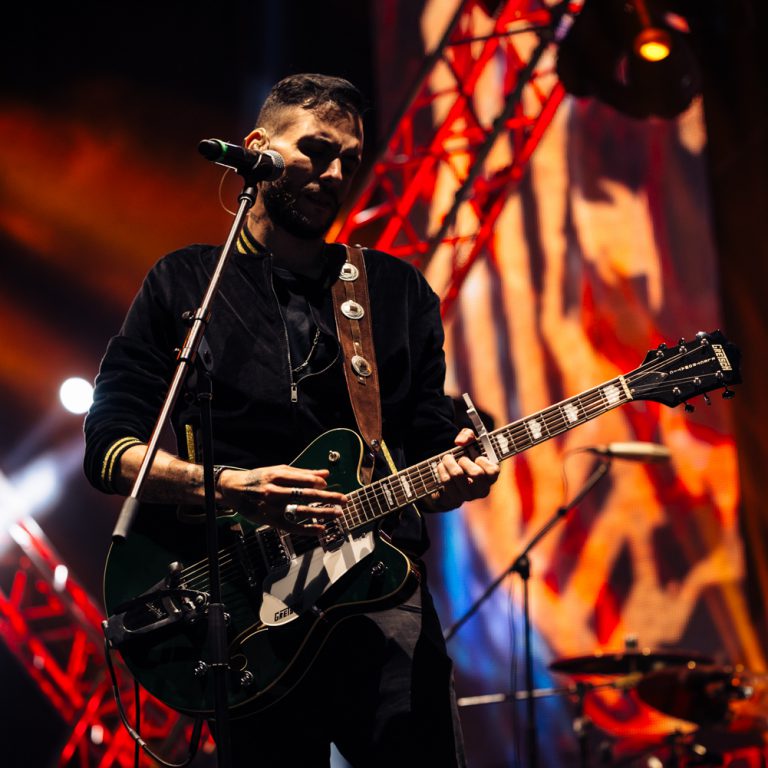 دانلود آهنگ یا ابیض یا اسود  کایروکي